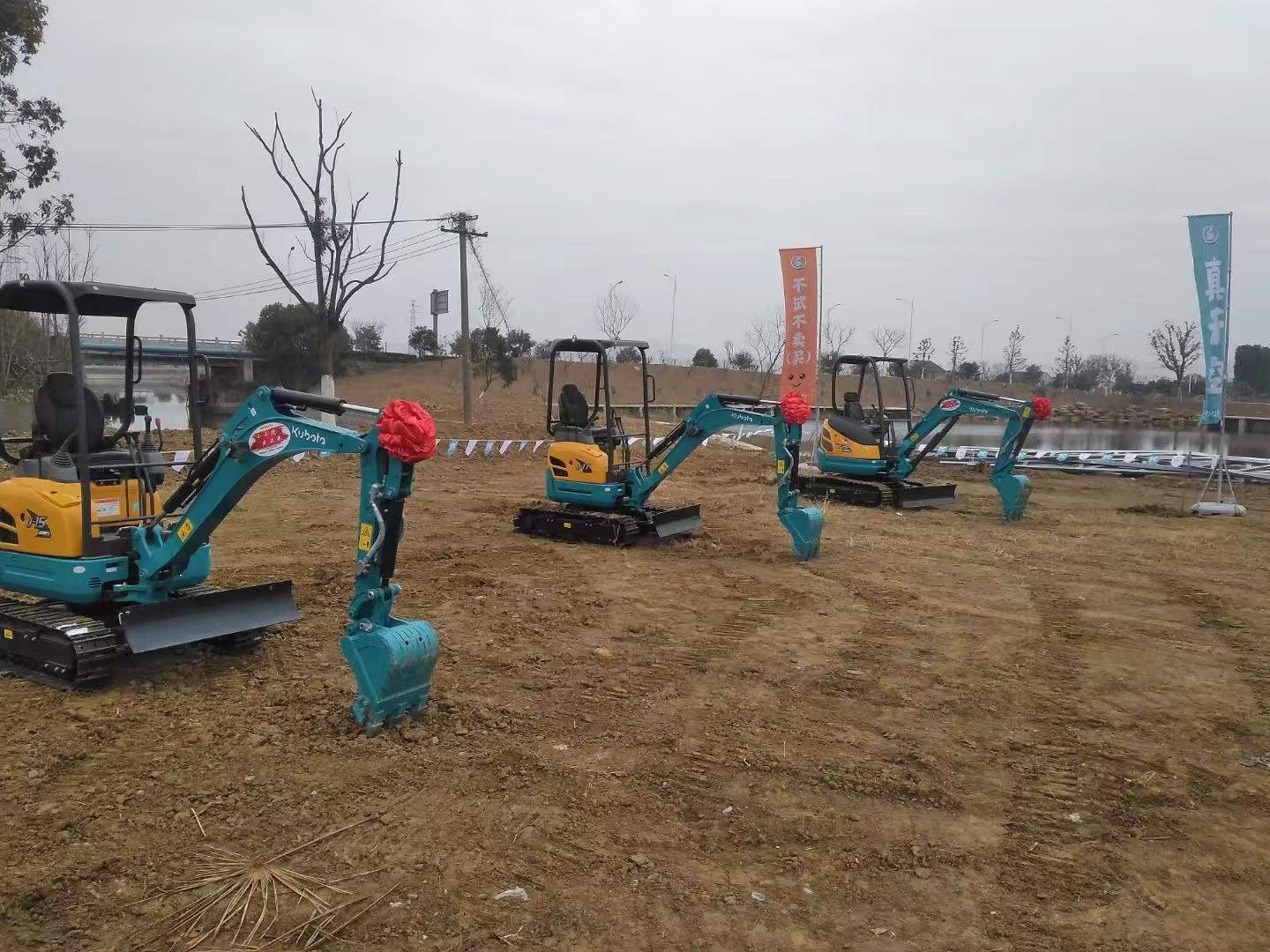 冠捷工程雙旦期間推出微挖租賃優(yōu)惠政策！(圖1)